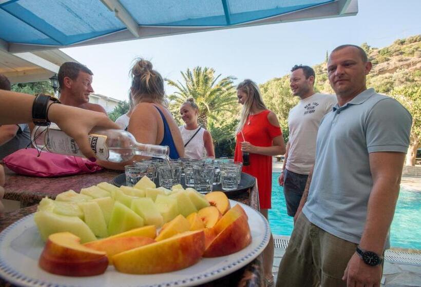 غرفة قياسية, Neos Ikaros