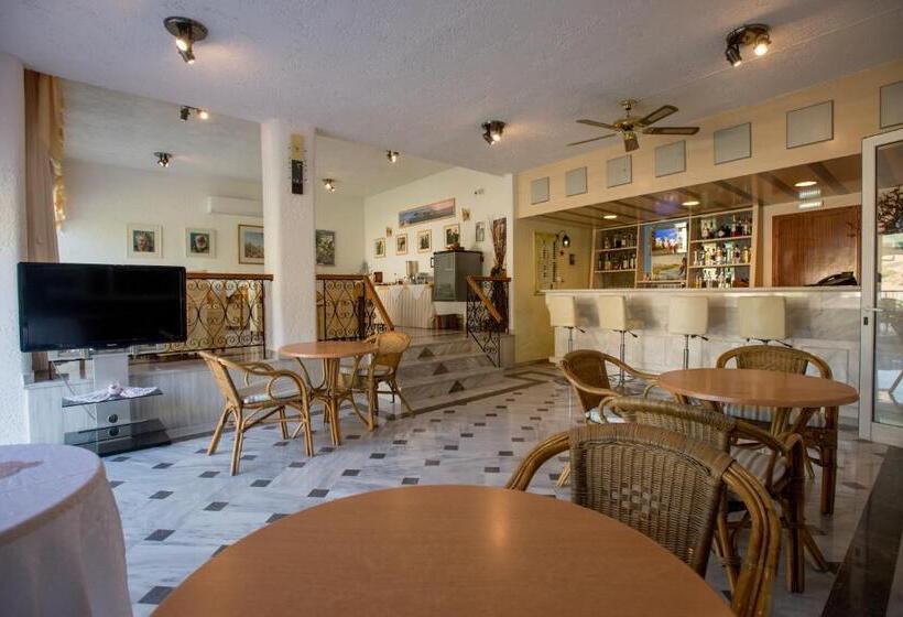 غرفة قياسية ثلاثية, Neos Ikaros