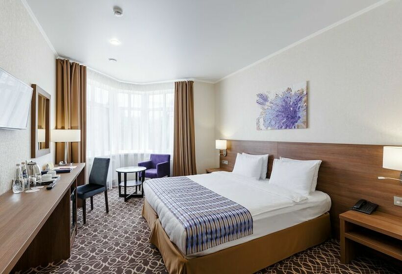 商务房间, Raymond