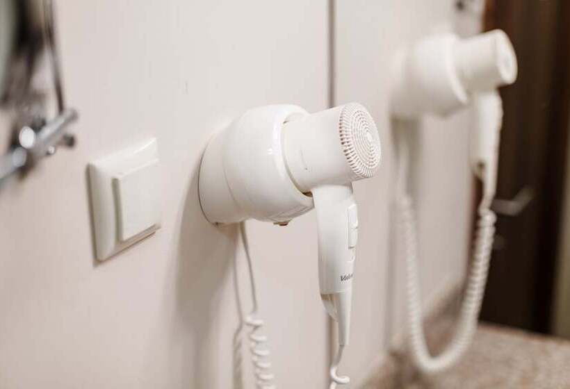 小型套房, Raymond