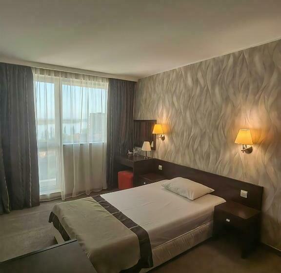 标准单人间, Rovno