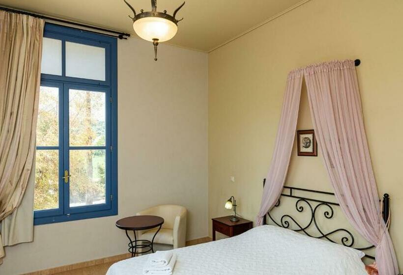 غرفة قياسية مطلّة علي الحديقة, Sourediko