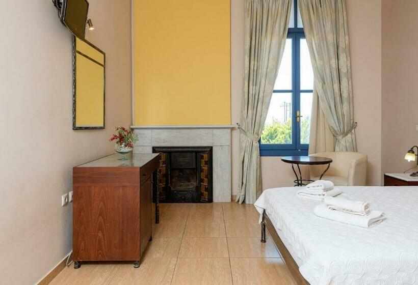 غرفة قياسية مطلّة علي الحديقة, Sourediko