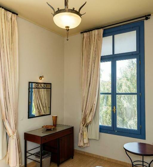 غرفة قياسية مطلّة علي الحديقة, Sourediko