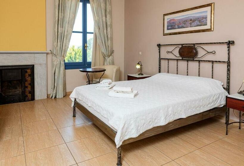 غرفة قياسية مطلّة علي الحديقة, Sourediko