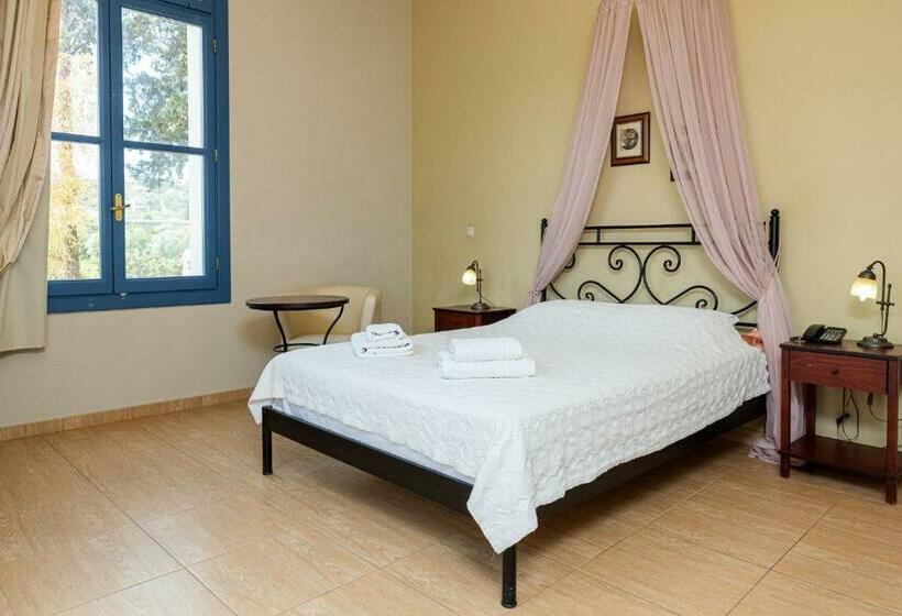 غرفة قياسية مطلّة علي الحديقة, Sourediko