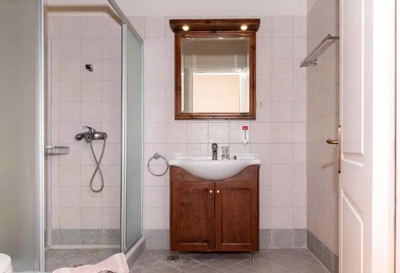 Chambre Economy, Sourediko