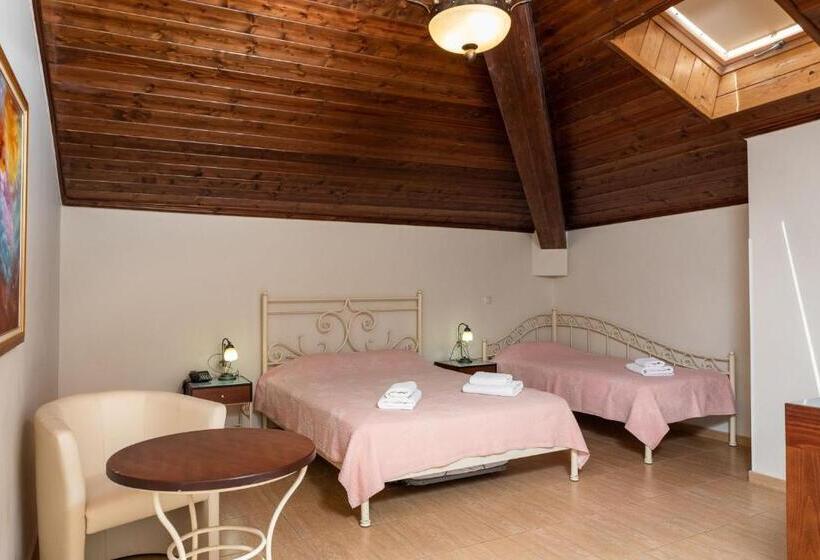 Economy Triple Room, Sourediko