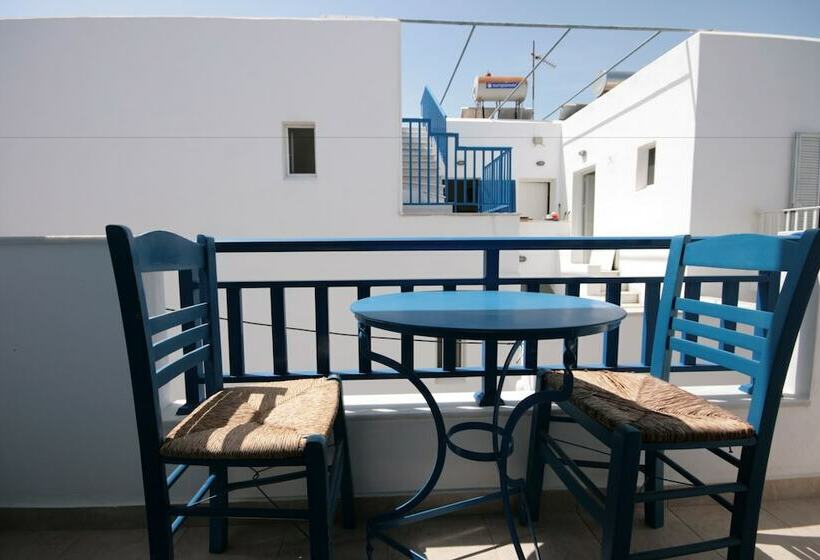 חדר סטנדרט לשלושה, Zeus