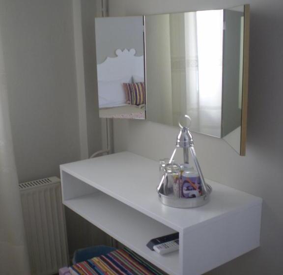 اتاق استاندارد, 7 Brothers