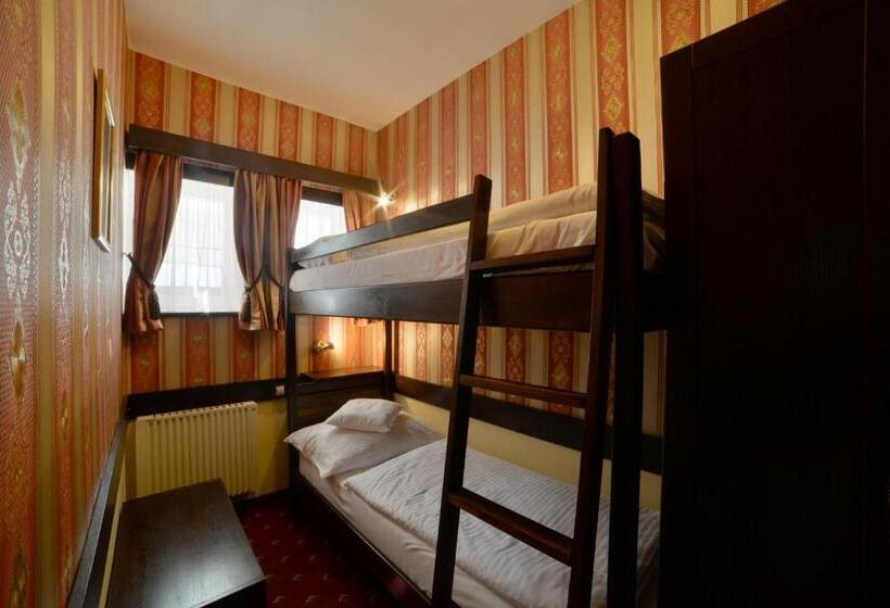 주니어 스위트, Berg