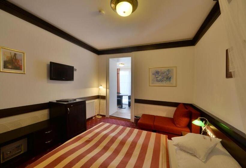 주니어 스위트, Berg