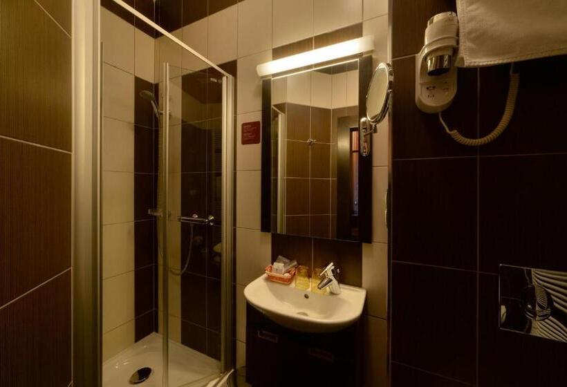 스탠다드 싱글 룸, Berg