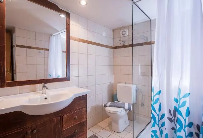 Studio Standard, Eleni Beach