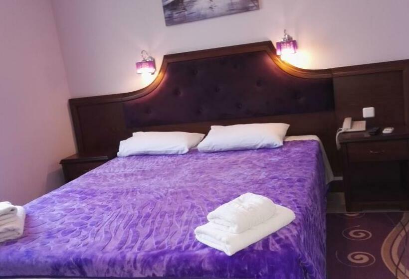 Quarto Estandar, Filippos