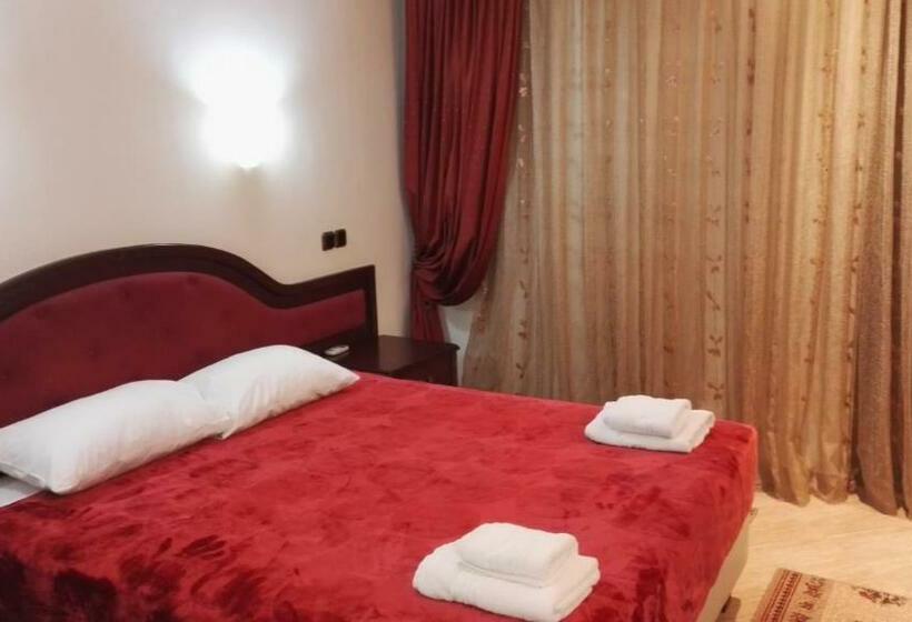 Quarto Estandar, Filippos