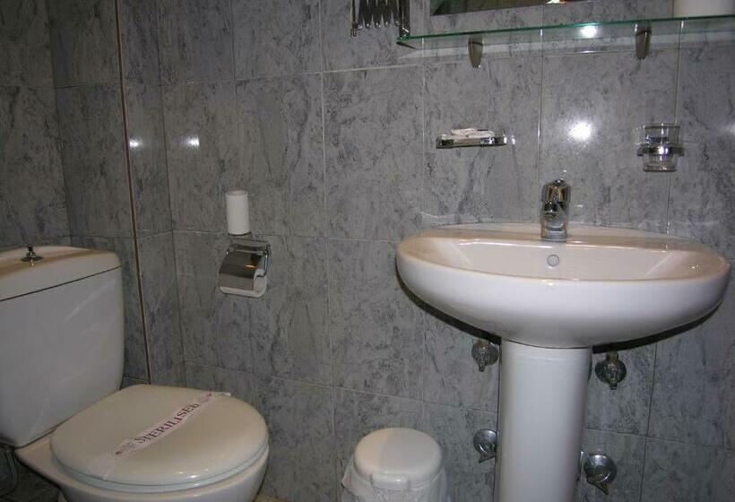 Quarto Estandar Individual, Filippos