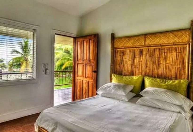 クラブルーム, Iguana Lodge Beach Resort
