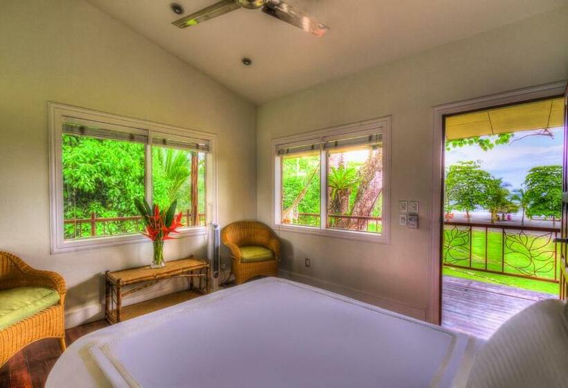 اتاق کلاب, Iguana Lodge Beach Resort