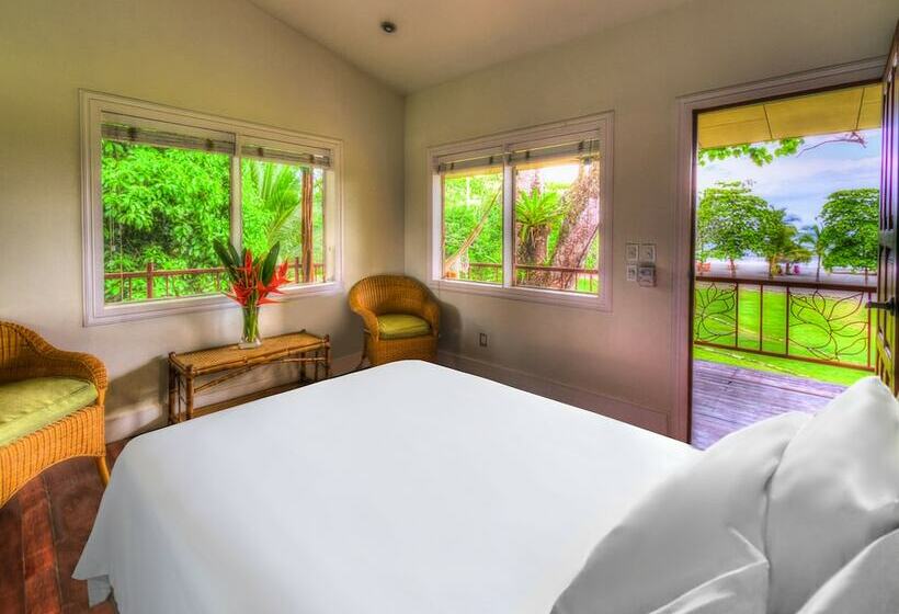 Номер Клуб, Iguana Lodge Beach Resort