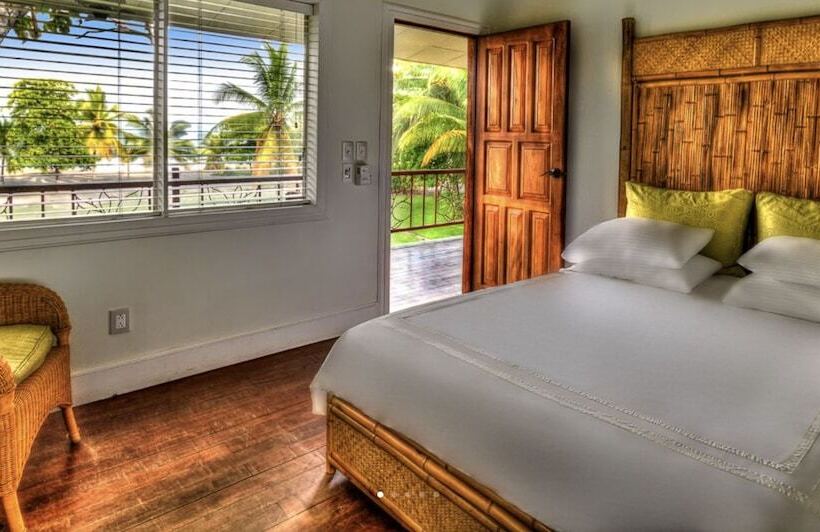 اتاق کلاب, Iguana Lodge Beach Resort