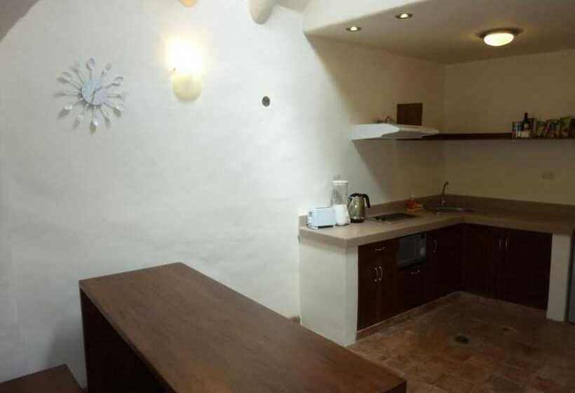 جناح عائلي, Kutty Wasi