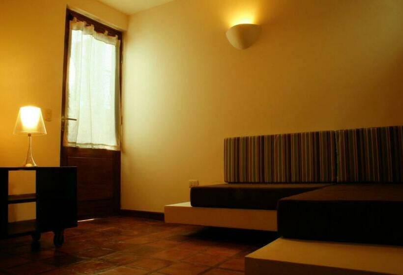 جناح عائلي, Kutty Wasi