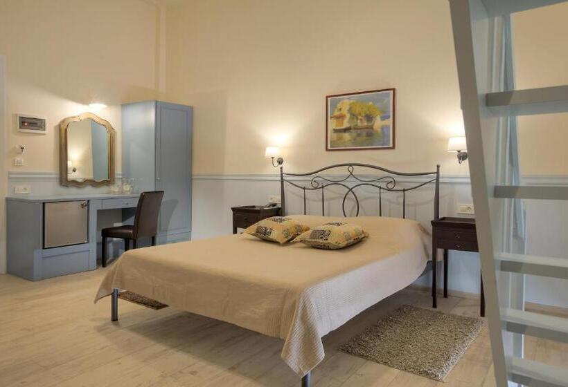 غرفة عائلية, Omorfi Poli