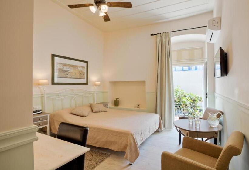 غرفة قياسية, Omorfi Poli