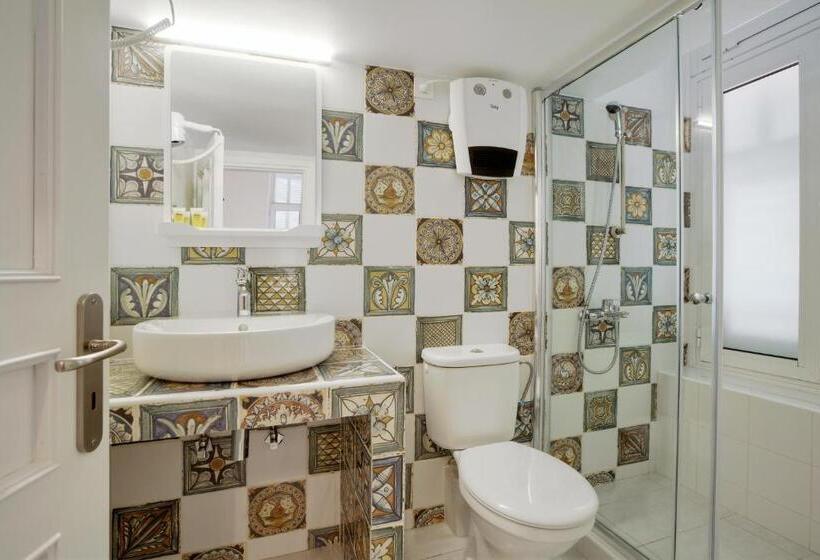 Quarto Clássico, Omorfi Poli