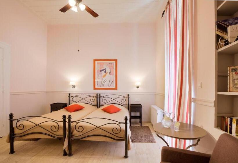 جناح غرفتين نوم, Omorfi Poli