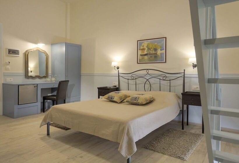 غرفة عائلية, Omorfi Poli