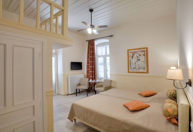 غرفة كلاسيكية, Omorfi Poli