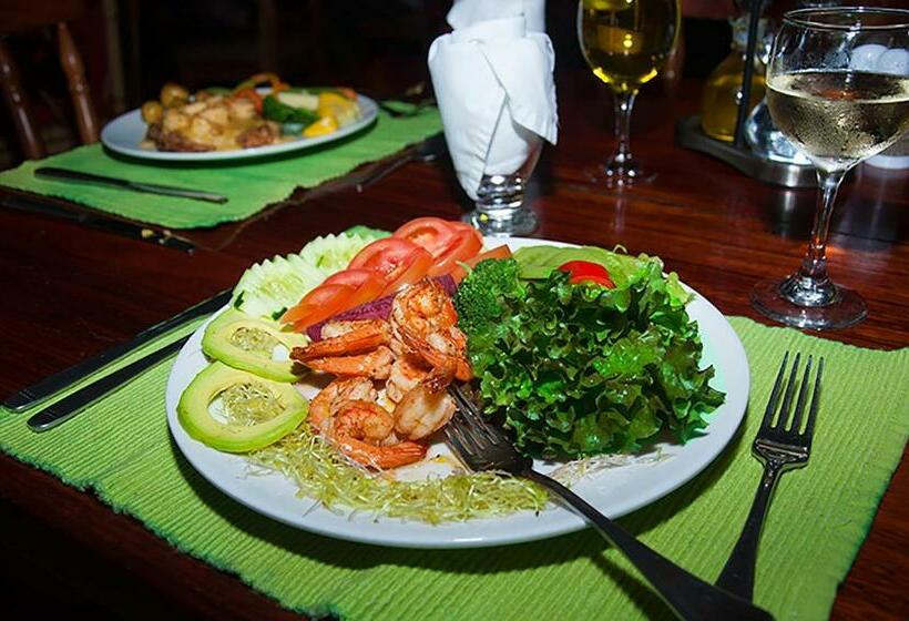 اتاق خانوادگی, Pirate Cove