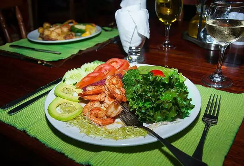 اتاق خانوادگی, Pirate Cove