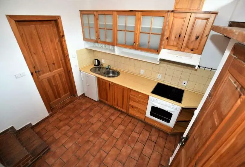 スイート, Travel Hostel