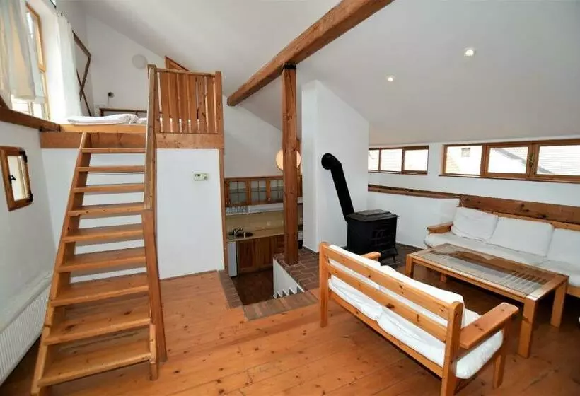 スイート, Travel Hostel