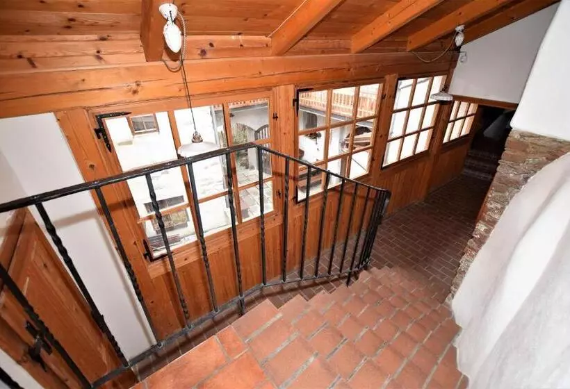 スイート, Travel Hostel