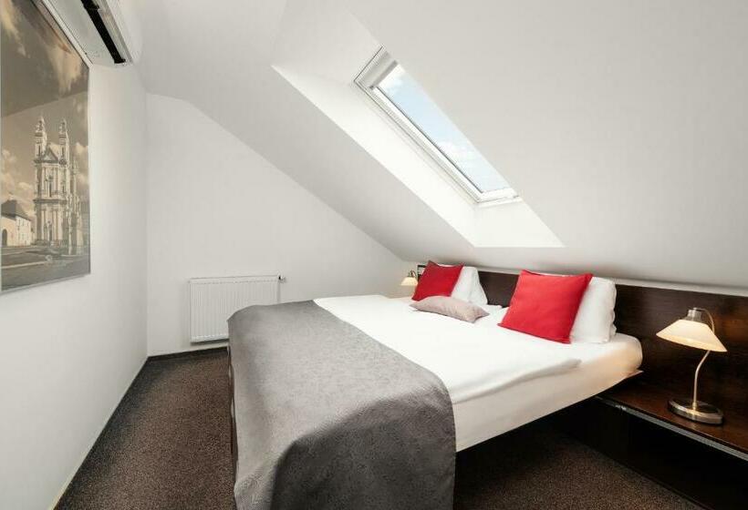 غرفة قياسية ثلاثية, Wine & Wellness Hotel Besední Dům