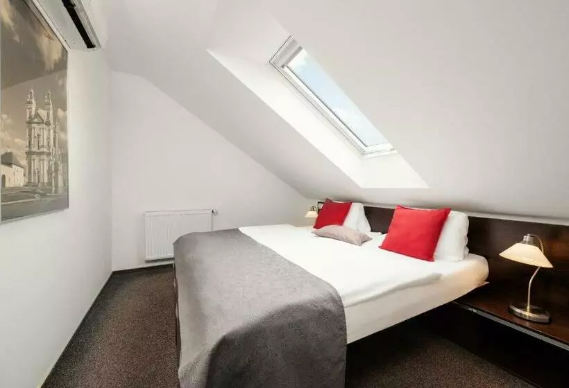 اتاق استاندارد سه نفره, Wine & Wellness Hotel Besední Dům