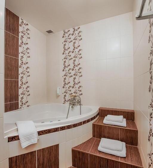 סוויטה עם ג'קוזי, Zlatý Orel