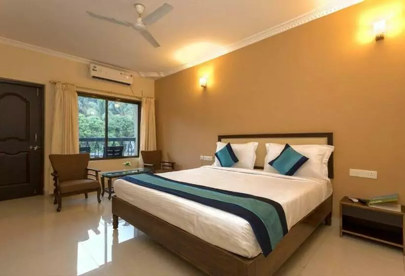 プールの見えるデラックスルーム, Rendezvous Beach Resort Panjim