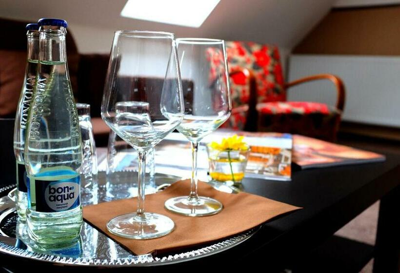 Номер Стандарт Трехместный, Wine & Wellness Hotel Besední Dům