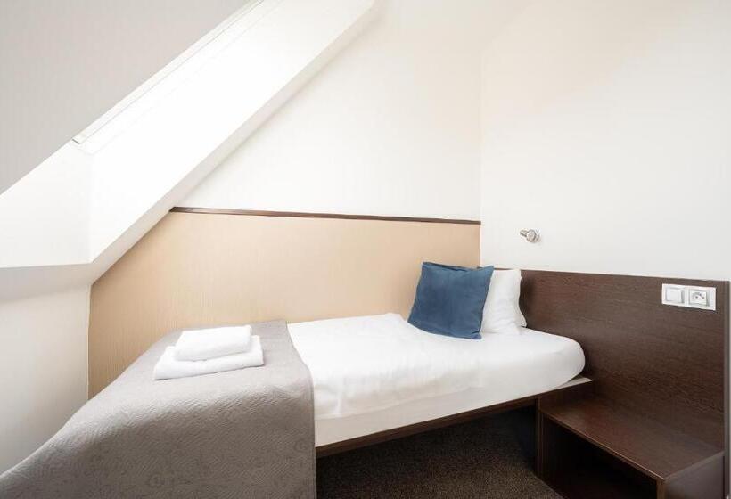 غرفة قياسية ثلاثية, Wine & Wellness Hotel Besední Dům