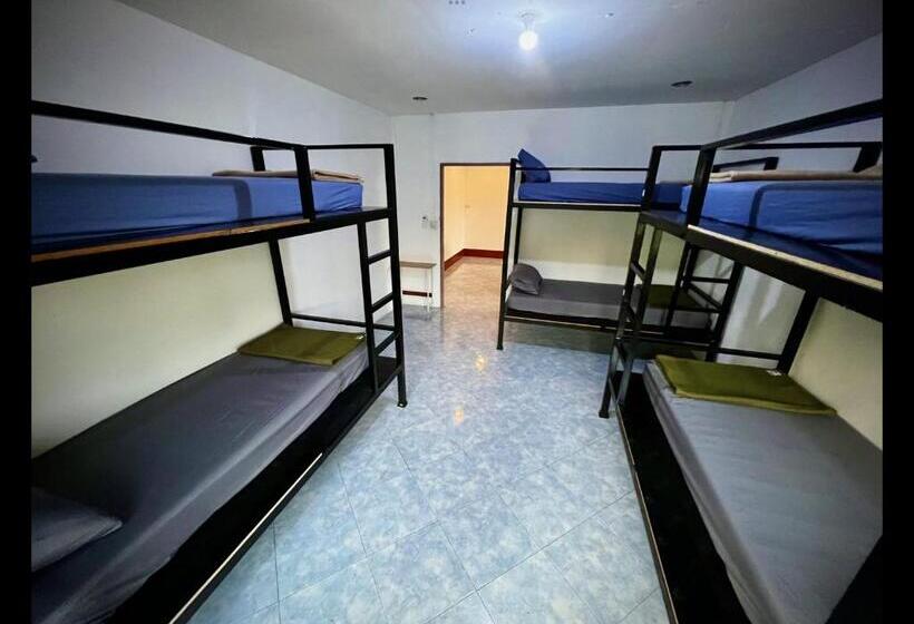 ルームシェアのワンベッド, Baan Kai Hostel