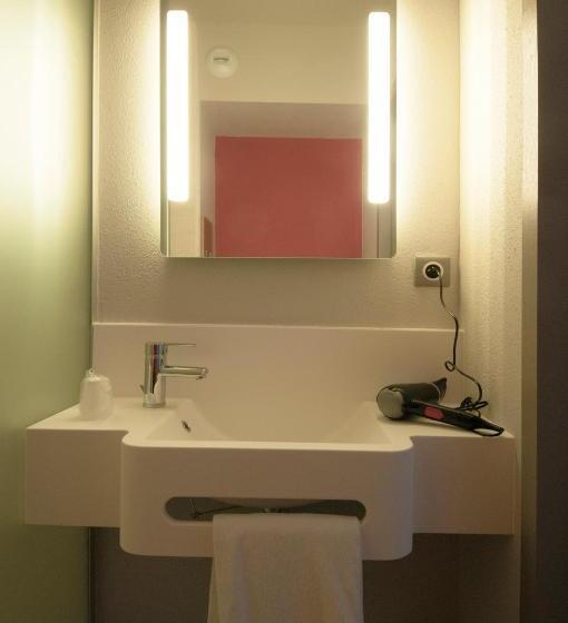 غرفة كلاسيكية ثلاثية, B&b Hotel La Rochelle Beaulieu Puilboreau