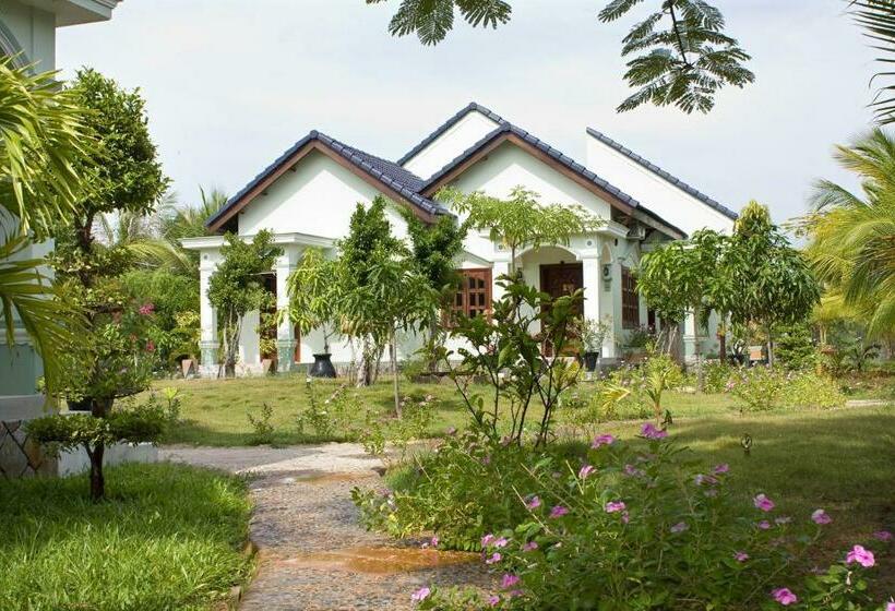 اتاق لوکس با چشم‌انداز باغ, Gold Rooster Resort