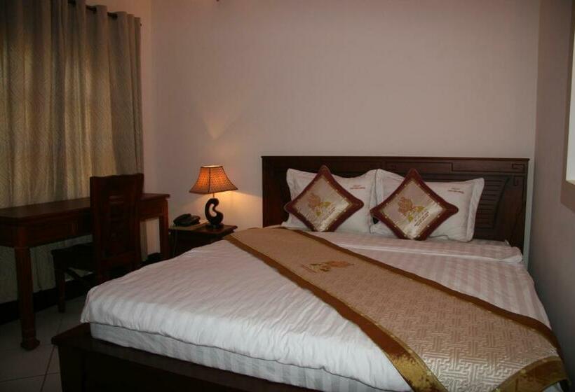 اتاق لوکس با چشمانداز باغ, Gold Rooster Resort