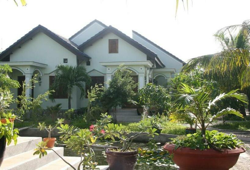 اتاق خانوادگی با چشمانداز باغ, Gold Rooster Resort