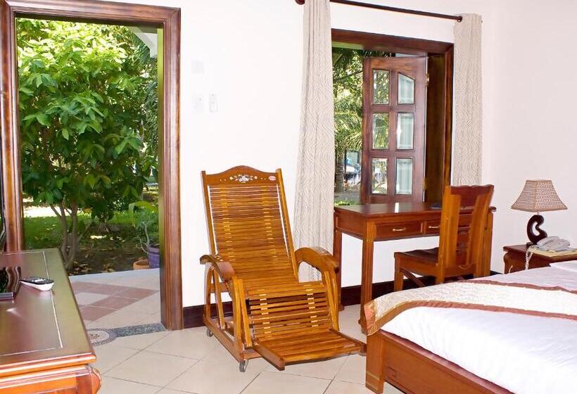 سوئیت جونیور با چشمانداز باغ, Gold Rooster Resort